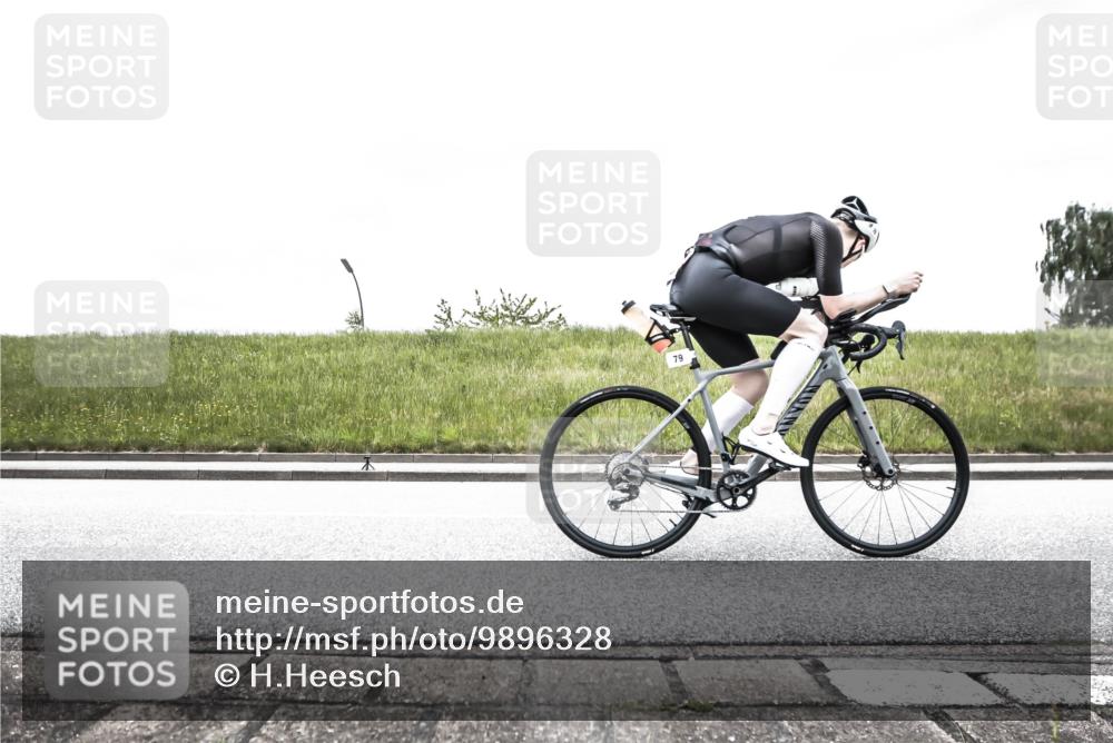 21.06.2026 - 29. Vierlanden-Triathlon H.Heesch http://msf.ph/oto/9896328 21.06.2026 09:53:32 Radfahren 51, 74, 79, 183, 219, 268, 302 meine-sportfotos.de