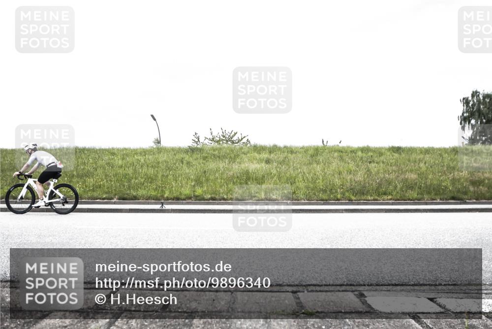 21.06.2026 - 29. Vierlanden-Triathlon H.Heesch http://msf.ph/oto/9896340 21.06.2026 09:53:52 Radfahren 55, 72, 78, 106, 112, 136, 257 meine-sportfotos.de