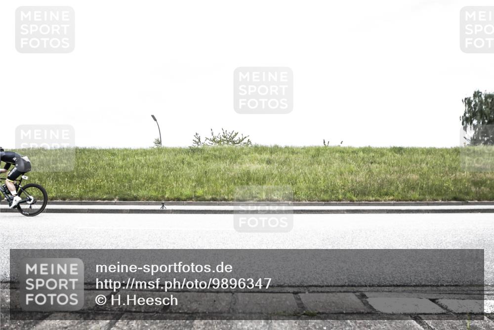 21.06.2026 - 29. Vierlanden-Triathlon H.Heesch http://msf.ph/oto/9896347 21.06.2026 09:53:56 Radfahren 55, 78, 112, 136, 227, 257 meine-sportfotos.de