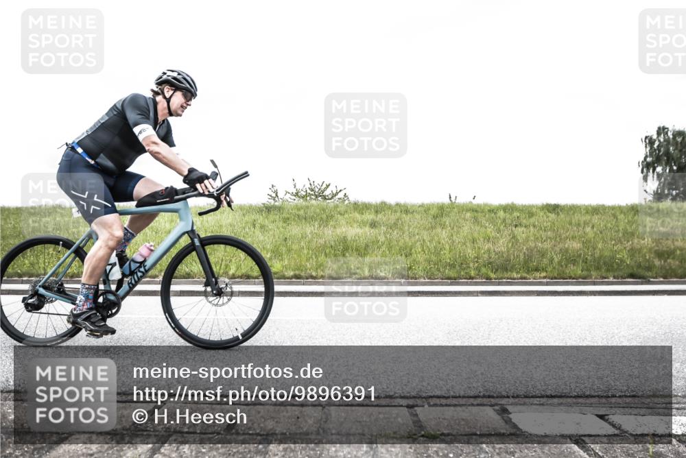 21.06.2026 - 29. Vierlanden-Triathlon H.Heesch http://msf.ph/oto/9896391 21.06.2026 09:55:36 Radfahren 142, 177, 184, 235, 252 meine-sportfotos.de