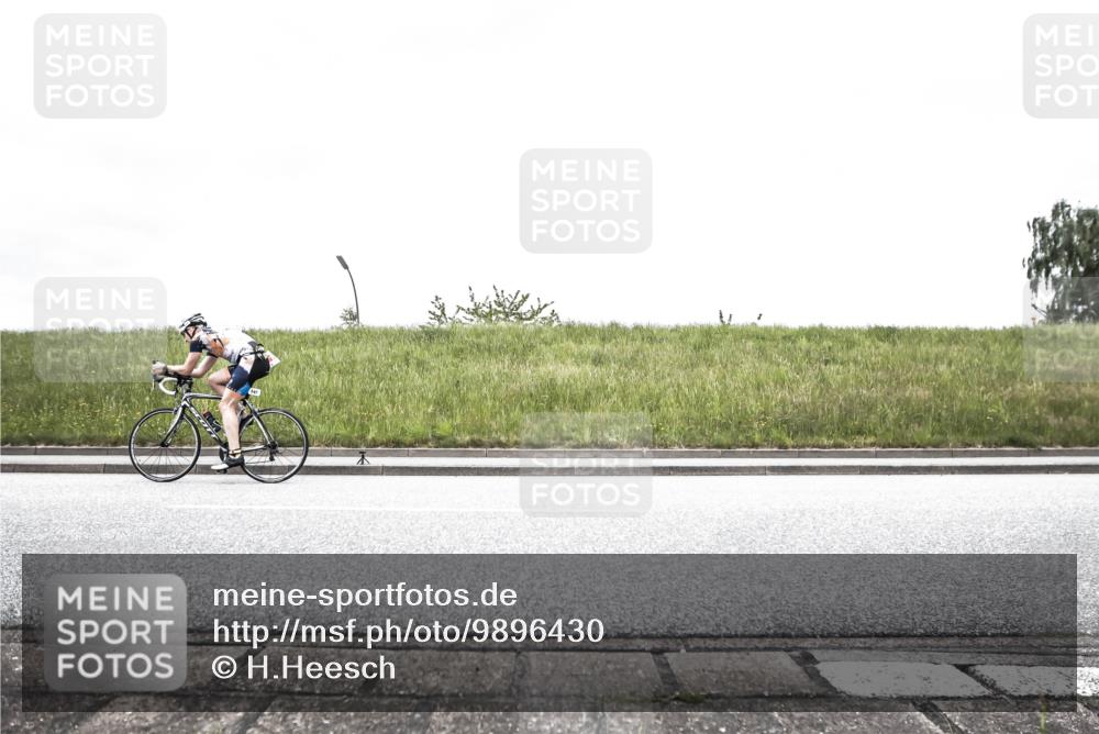 21.06.2026 - 29. Vierlanden-Triathlon H.Heesch http://msf.ph/oto/9896430 21.06.2026 09:57:54 Radfahren 145, 147 meine-sportfotos.de