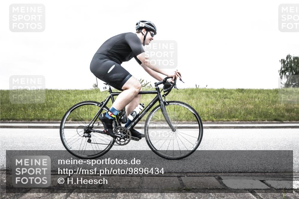 21.06.2026 - 29. Vierlanden-Triathlon H.Heesch http://msf.ph/oto/9896434 21.06.2026 09:58:06 Radfahren 19, 54, 267 meine-sportfotos.de