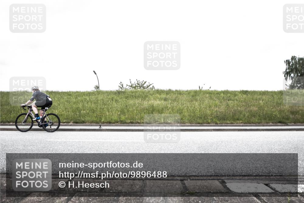 21.06.2026 - 29. Vierlanden-Triathlon H.Heesch http://msf.ph/oto/9896488 21.06.2026 10:00:25 Radfahren 2, 225, 385 meine-sportfotos.de