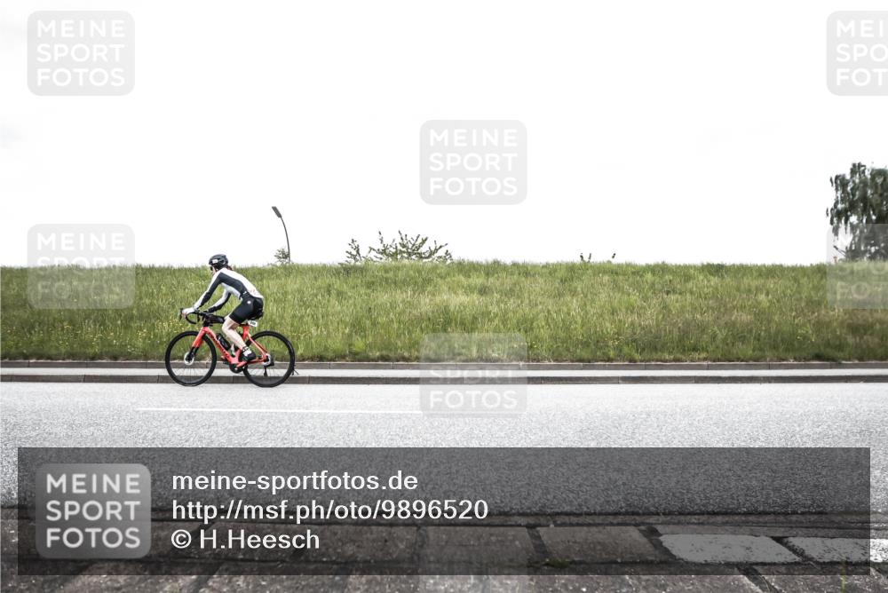 21.06.2026 - 29. Vierlanden-Triathlon H.Heesch http://msf.ph/oto/9896520 21.06.2026 10:02:07 Radfahren 51, 55, 78, 248, 265, 280, 301 meine-sportfotos.de