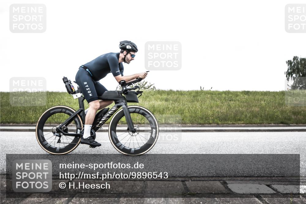 21.06.2026 - 29. Vierlanden-Triathlon H.Heesch http://msf.ph/oto/9896543 21.06.2026 10:02:32 Radfahren 4, 27, 99, 119, 141 meine-sportfotos.de