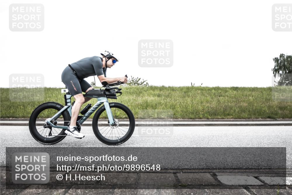 21.06.2026 - 29. Vierlanden-Triathlon H.Heesch http://msf.ph/oto/9896548 21.06.2026 10:02:39 Radfahren 27, 56, 99, 198, 245, 367 meine-sportfotos.de