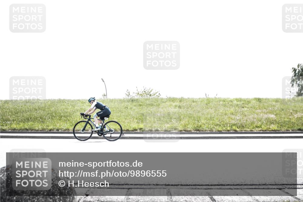 21.06.2026 - 29. Vierlanden-Triathlon H.Heesch http://msf.ph/oto/9896555 21.06.2026 12:57:16 Radfahren 841, 1014 meine-sportfotos.de