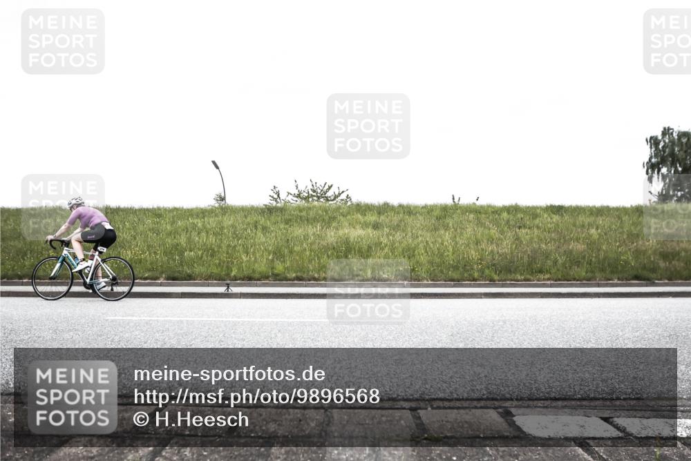 21.06.2026 - 29. Vierlanden-Triathlon H.Heesch http://msf.ph/oto/9896568 21.06.2026 10:03:08 Radfahren 91, 236, 266, 276 meine-sportfotos.de