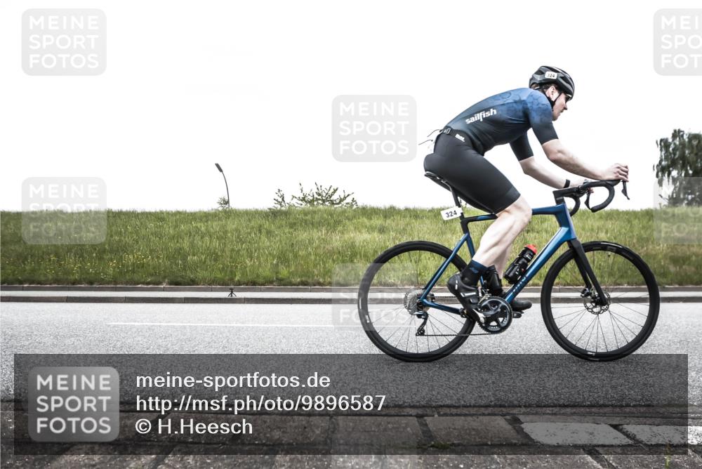 21.06.2026 - 29. Vierlanden-Triathlon H.Heesch http://msf.ph/oto/9896587 21.06.2026 10:04:21 Radfahren 75, 90, 260, 324, 350, 379 meine-sportfotos.de