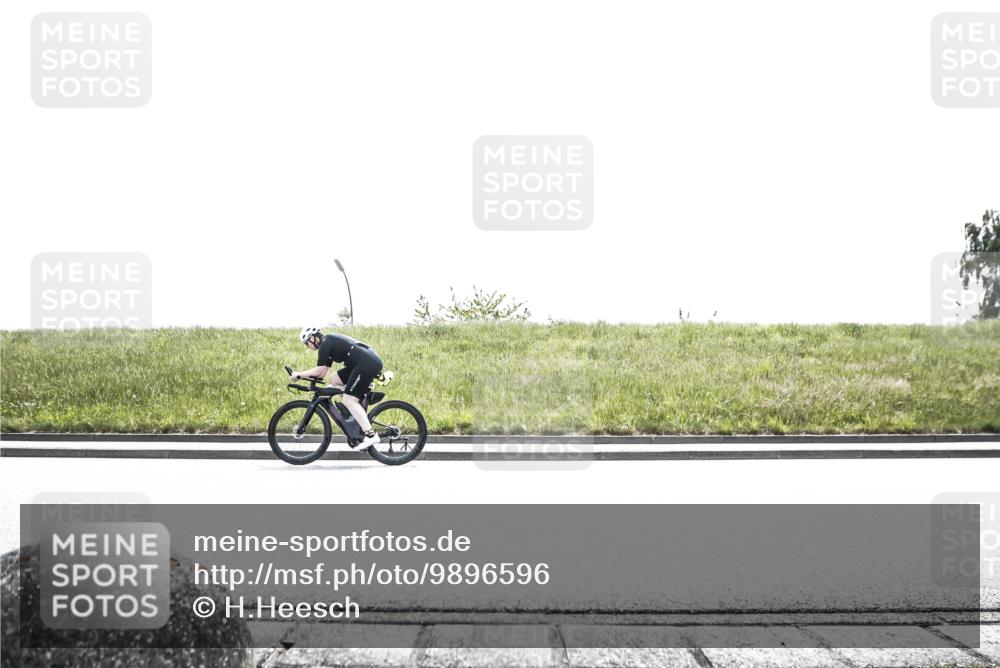 21.06.2026 - 29. Vierlanden-Triathlon H.Heesch http://msf.ph/oto/9896596 21.06.2026 13:01:11 Radfahren 810, 864, 877, 1002 meine-sportfotos.de