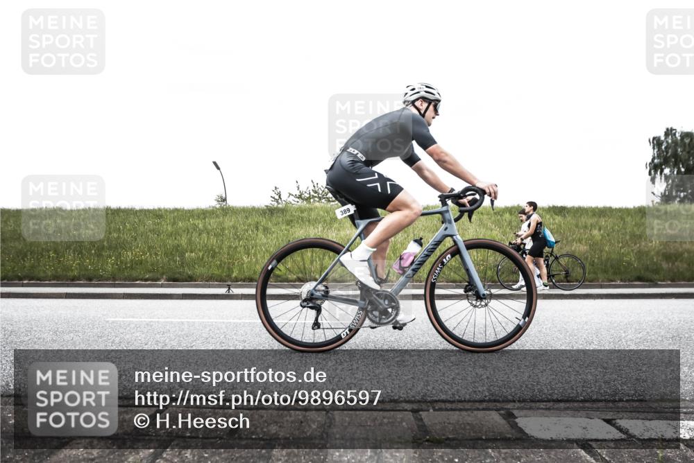 21.06.2026 - 29. Vierlanden-Triathlon H.Heesch http://msf.ph/oto/9896597 21.06.2026 10:04:40 Radfahren 47, 235, 307, 389 meine-sportfotos.de