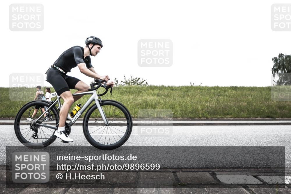 21.06.2026 - 29. Vierlanden-Triathlon H.Heesch http://msf.ph/oto/9896599 21.06.2026 10:04:46 Radfahren 86, 307, 329, 365, 389 meine-sportfotos.de