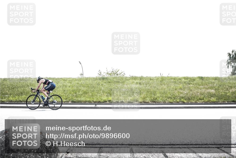 21.06.2026 - 29. Vierlanden-Triathlon H.Heesch http://msf.ph/oto/9896600 21.06.2026 13:01:14 Radfahren 877, 1002 meine-sportfotos.de