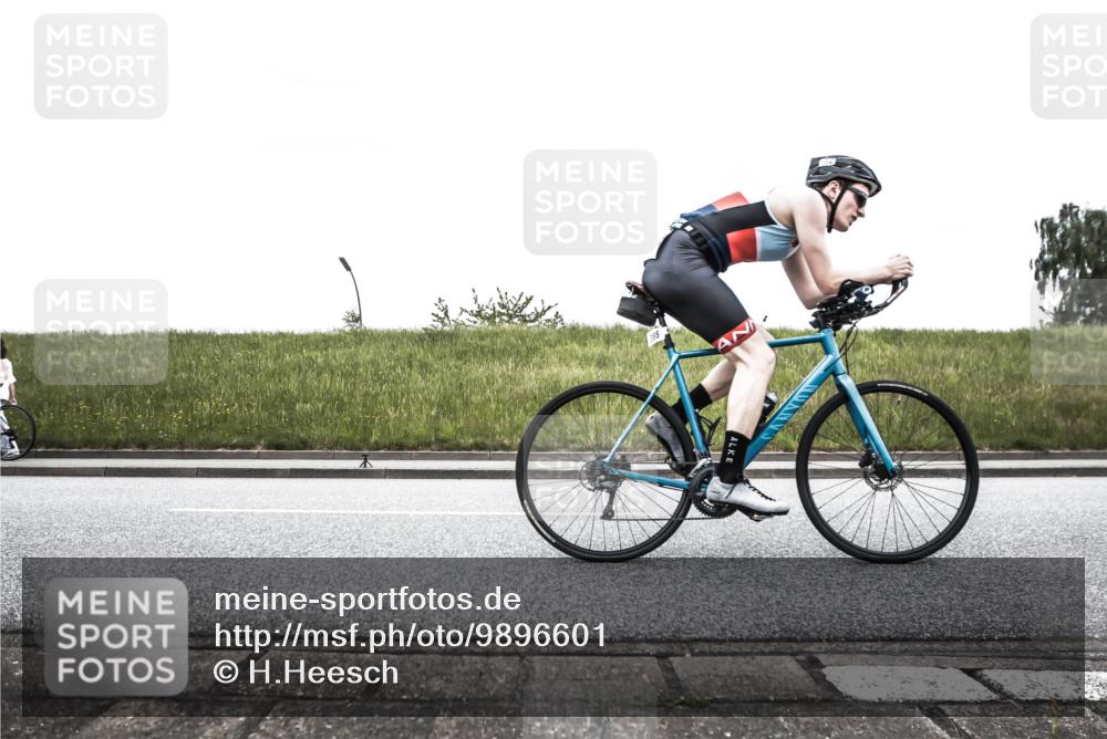 21.06.2026 - 29. Vierlanden-Triathlon H.Heesch http://msf.ph/oto/9896601 21.06.2026 10:04:48 Radfahren 86, 307, 329, 365 meine-sportfotos.de