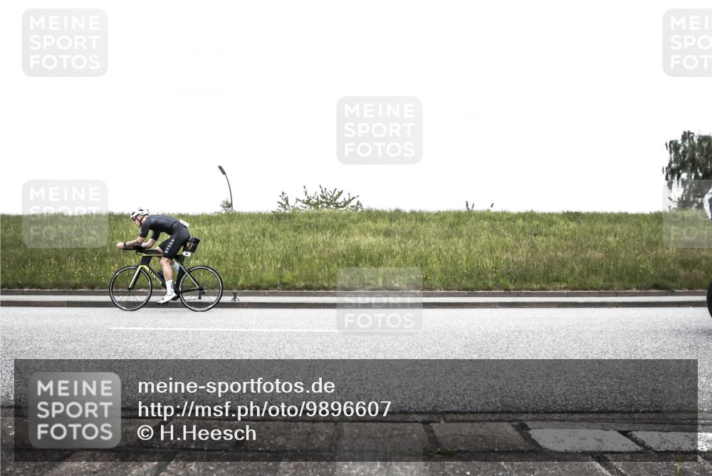 21.06.2026 - 29. Vierlanden-Triathlon H.Heesch http://msf.ph/oto/9896607 21.06.2026 10:04:54 Radfahren 86, 174, 292, 329, 332, 352, 365 meine-sportfotos.de