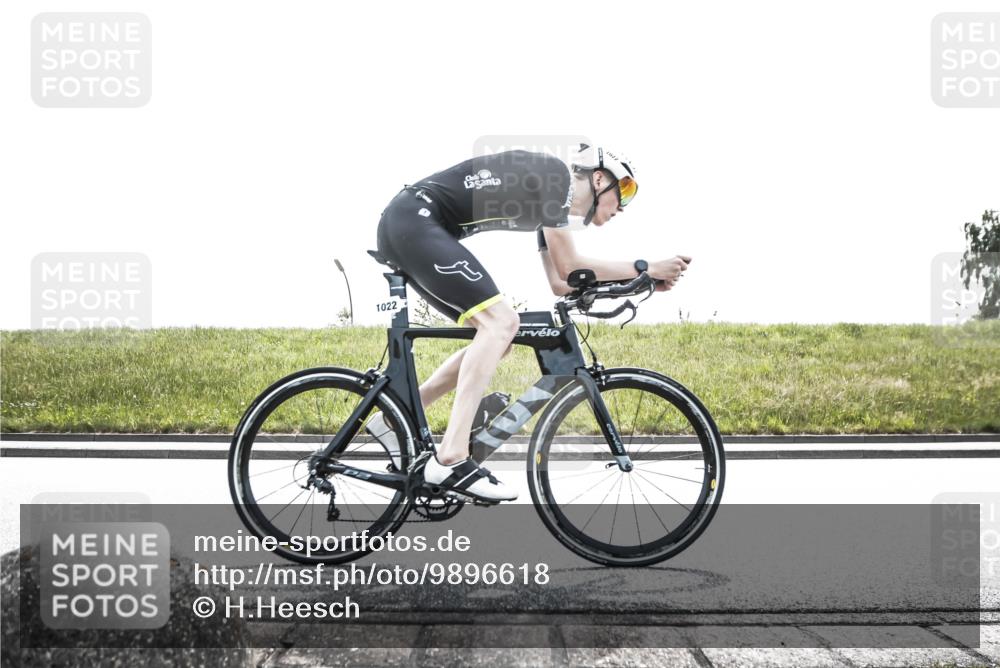 21.06.2026 - 29. Vierlanden-Triathlon H.Heesch http://msf.ph/oto/9896618 21.06.2026 13:02:04 Radfahren 982, 986, 1009, 1022, 1047 meine-sportfotos.de