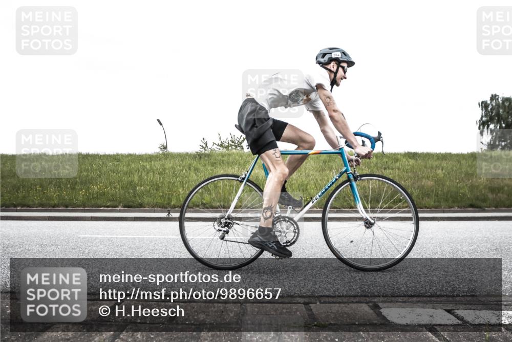21.06.2026 - 29. Vierlanden-Triathlon H.Heesch http://msf.ph/oto/9896657 21.06.2026 10:06:19 Radfahren 9, 60, 109, 354 meine-sportfotos.de