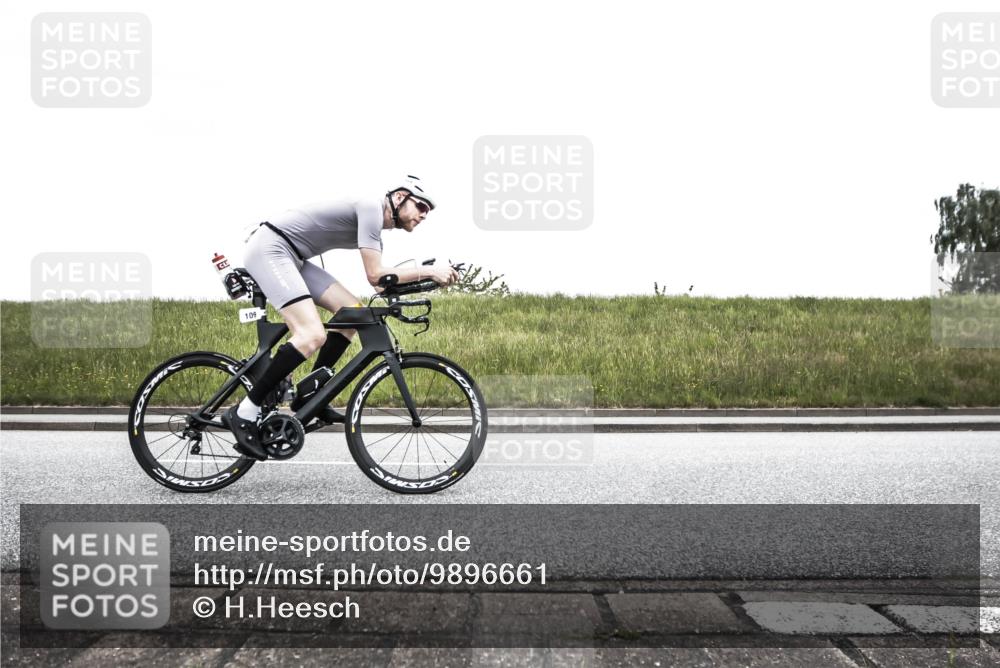 21.06.2026 - 29. Vierlanden-Triathlon H.Heesch http://msf.ph/oto/9896661 21.06.2026 10:06:24 Radfahren 109, 147, 165, 354, 360, 381 meine-sportfotos.de