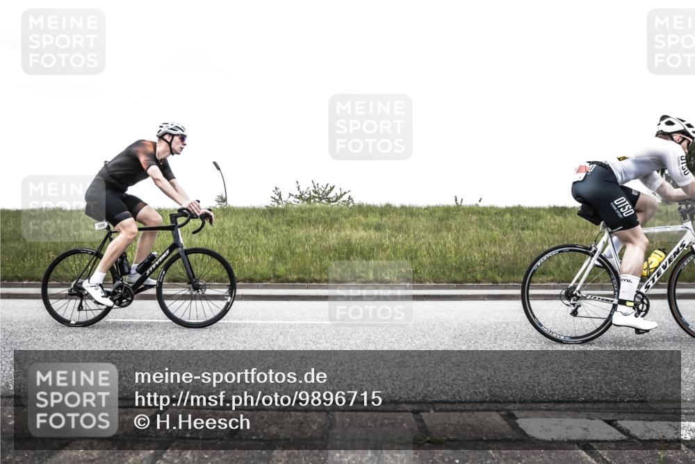 21.06.2026 - 29. Vierlanden-Triathlon H.Heesch http://msf.ph/oto/9896715 21.06.2026 10:08:04 Radfahren 7, 59, 80, 305, 334, 371 meine-sportfotos.de