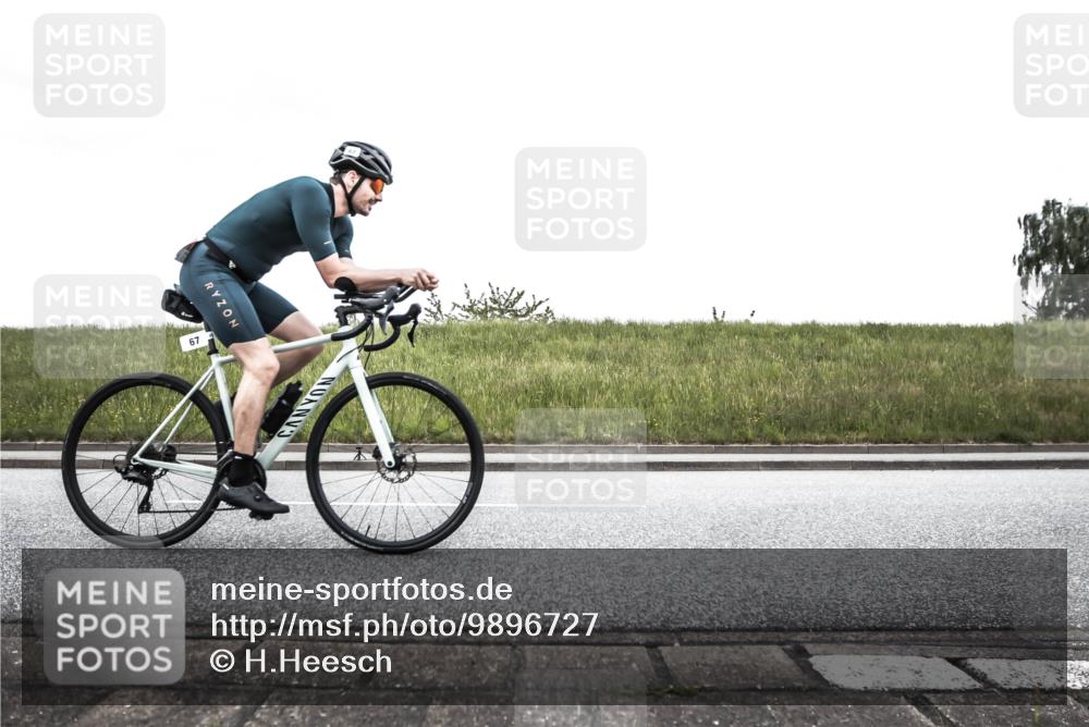 21.06.2026 - 29. Vierlanden-Triathlon H.Heesch http://msf.ph/oto/9896727 21.06.2026 10:08:31 Radfahren 67, 173, 358 meine-sportfotos.de
