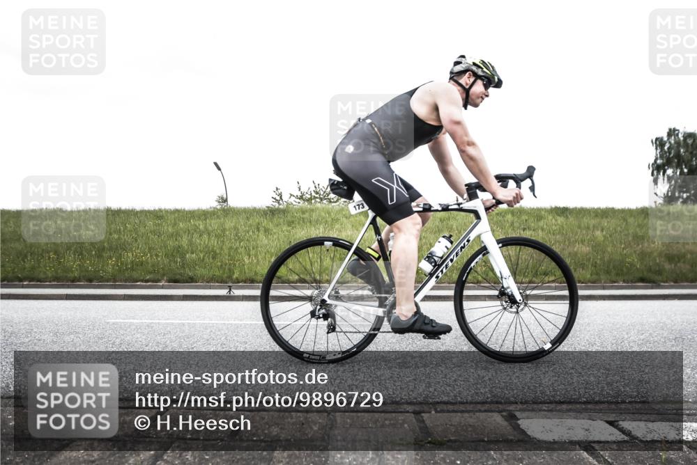 21.06.2026 - 29. Vierlanden-Triathlon H.Heesch http://msf.ph/oto/9896729 21.06.2026 10:08:33 Radfahren 67, 173, 358 meine-sportfotos.de