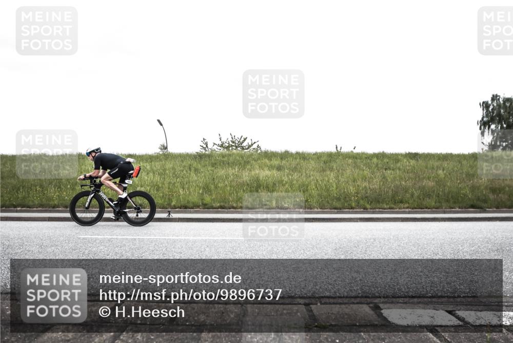 21.06.2026 - 29. Vierlanden-Triathlon H.Heesch http://msf.ph/oto/9896737 21.06.2026 10:09:06 Radfahren 124, 313 meine-sportfotos.de