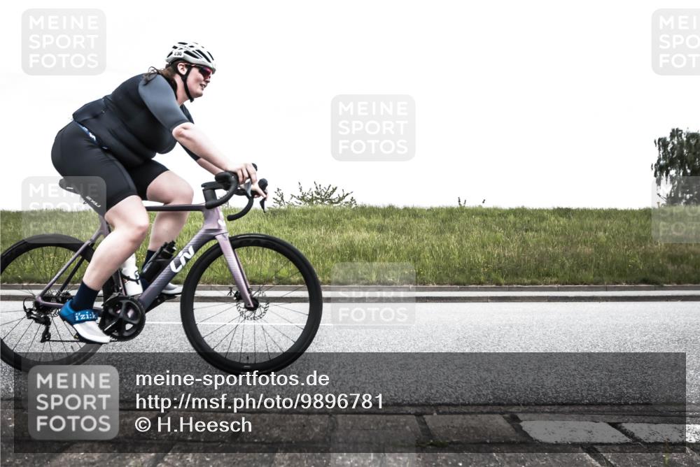 21.06.2026 - 29. Vierlanden-Triathlon H.Heesch http://msf.ph/oto/9896781 21.06.2026 10:10:29 Radfahren 3, 163, 230, 255, 295, 356 meine-sportfotos.de