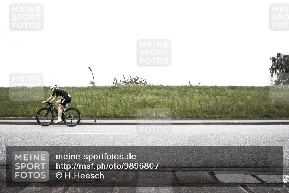 21.06.2026 - 29. Vierlanden-Triathlon H.Heesch http://msf.ph/oto/9896807 21.06.2026 10:11:02 Radfahren 81, 242, 281 meine-sportfotos.de