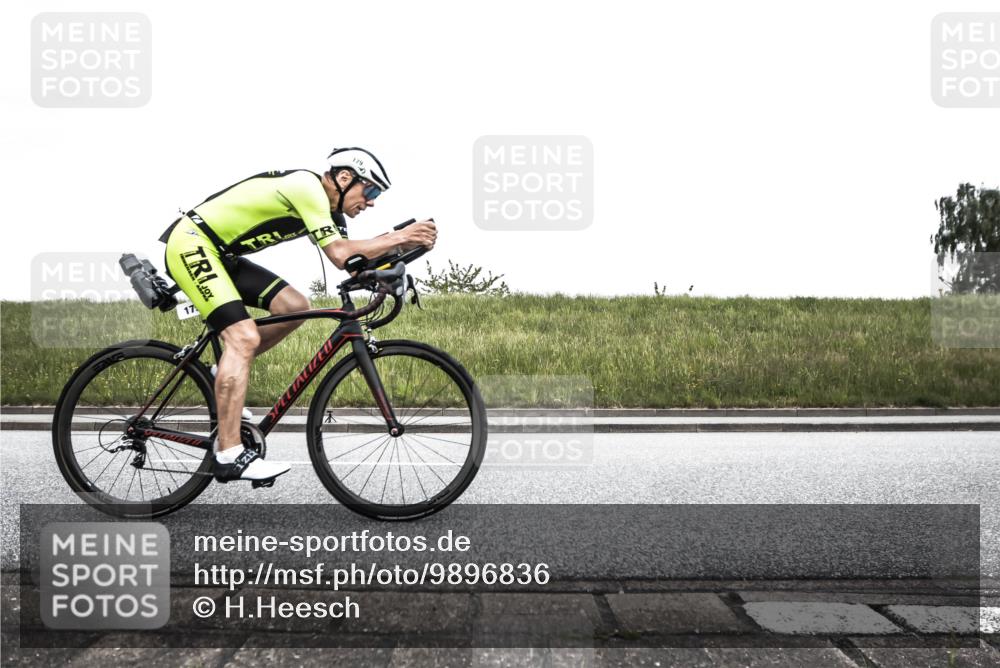 21.06.2026 - 29. Vierlanden-Triathlon H.Heesch http://msf.ph/oto/9896836 21.06.2026 10:11:42 Radfahren 100, 179, 198, 420, 437, 1353 meine-sportfotos.de