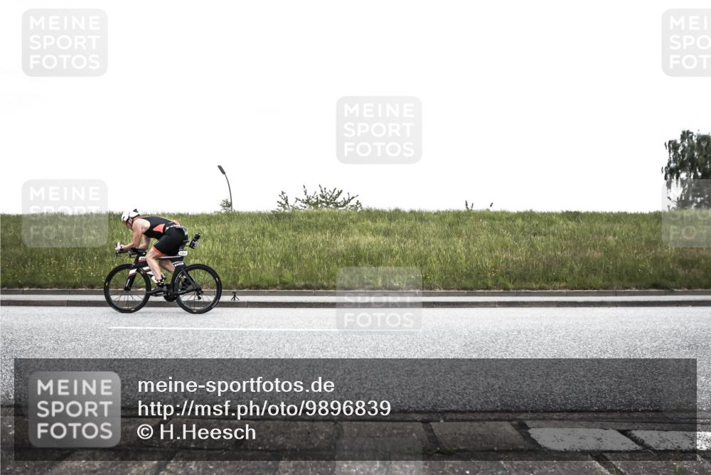 21.06.2026 - 29. Vierlanden-Triathlon H.Heesch http://msf.ph/oto/9896839 21.06.2026 10:11:45 Radfahren 100, 179, 1353 meine-sportfotos.de