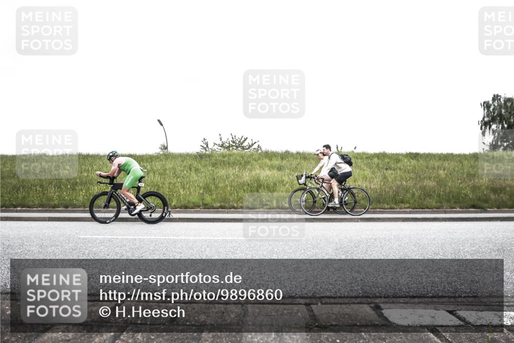 21.06.2026 - 29. Vierlanden-Triathlon H.Heesch http://msf.ph/oto/9896860 21.06.2026 10:12:10 Radfahren 39, 115, 160, 205, 248, 454 meine-sportfotos.de