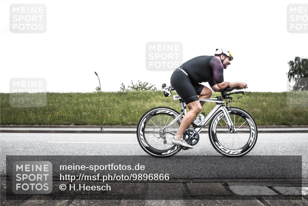 21.06.2026 - 29. Vierlanden-Triathlon H.Heesch http://msf.ph/oto/9896866 21.06.2026 10:12:13 Radfahren 39, 357, 454 meine-sportfotos.de