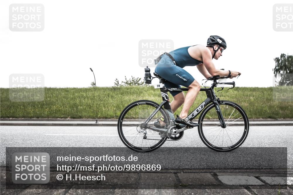 21.06.2026 - 29. Vierlanden-Triathlon H.Heesch http://msf.ph/oto/9896869 21.06.2026 10:12:14 Radfahren 39, 357, 359, 454 meine-sportfotos.de