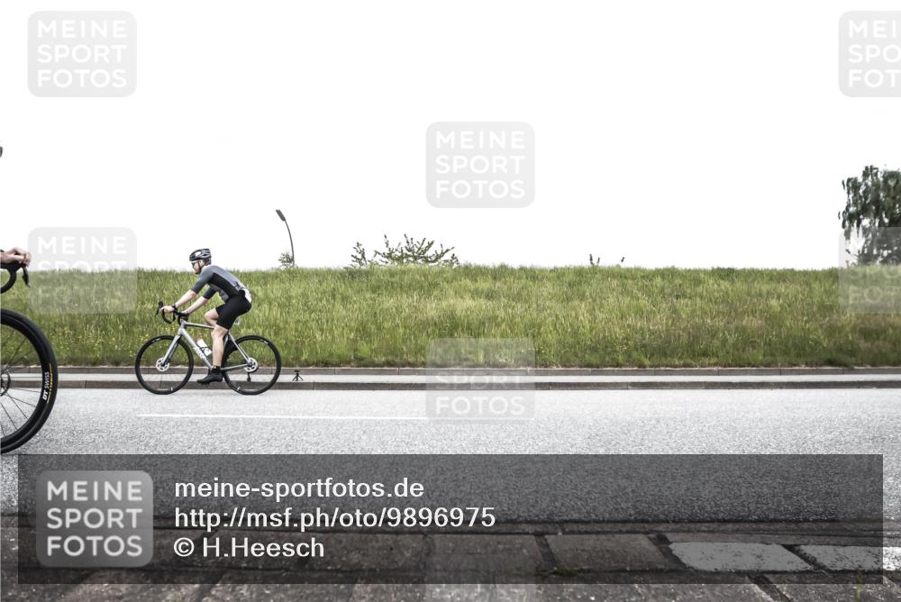 21.06.2026 - 29. Vierlanden-Triathlon H.Heesch http://msf.ph/oto/9896975 21.06.2026 10:15:08 Radfahren 71, 129, 156, 424 meine-sportfotos.de