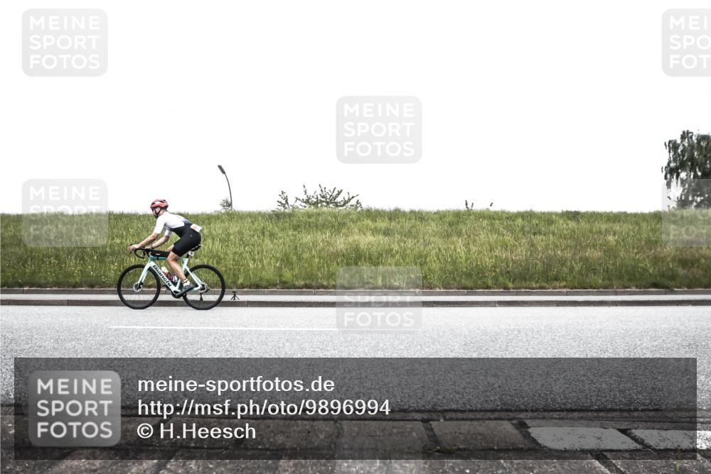 21.06.2026 - 29. Vierlanden-Triathlon H.Heesch http://msf.ph/oto/9896994 21.06.2026 10:15:22 Radfahren 33, 111, 448 meine-sportfotos.de