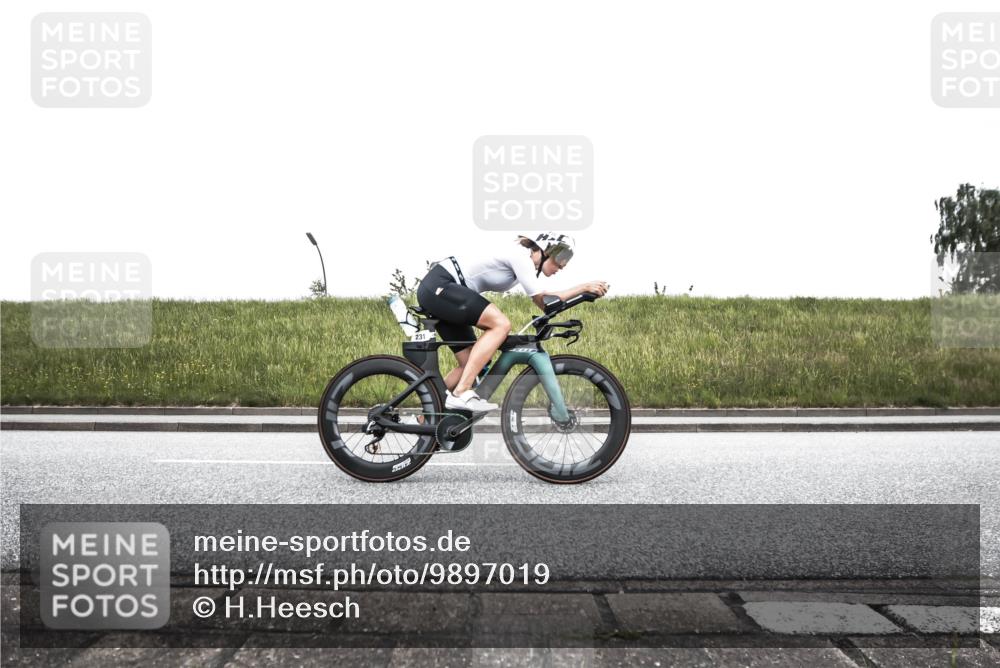 21.06.2026 - 29. Vierlanden-Triathlon H.Heesch http://msf.ph/oto/9897019 21.06.2026 10:15:46 Radfahren 231, 394, 397, 447, 449, 467 meine-sportfotos.de