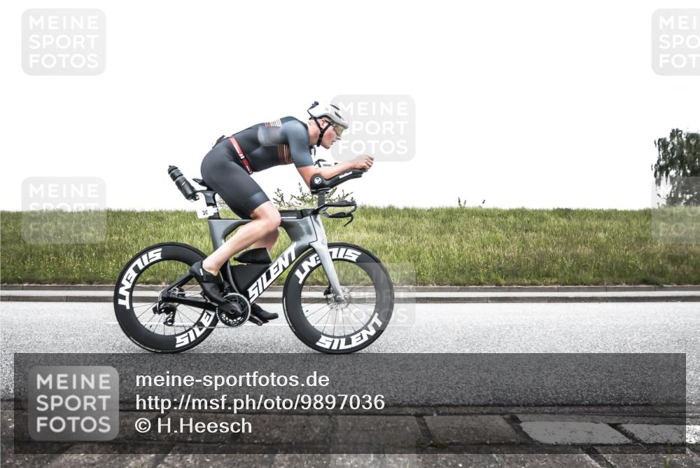 21.06.2026 - 29. Vierlanden-Triathlon H.Heesch http://msf.ph/oto/9897036 21.06.2026 10:16:06 Radfahren 30, 50, 132 meine-sportfotos.de
