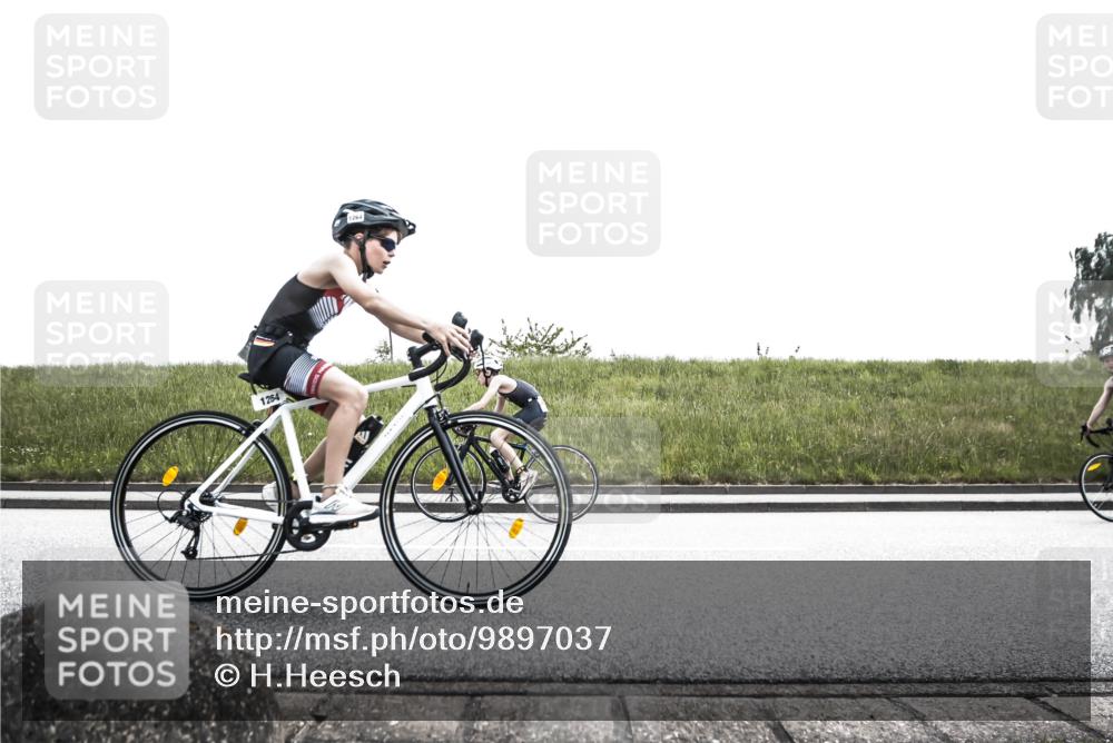 21.06.2026 - 29. Vierlanden-Triathlon H.Heesch http://msf.ph/oto/9897037 21.06.2026 14:56:34 Radfahren 1296, 1300, 1324, 1330, 1333 meine-sportfotos.de