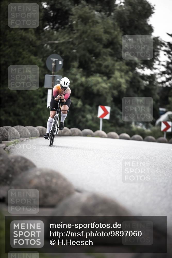 21.06.2026 - 29. Vierlanden-Triathlon H.Heesch http://msf.ph/oto/9897060 21.06.2026 09:59:37 Radfahren 34, 42, 155, 173, 223, 255 meine-sportfotos.de