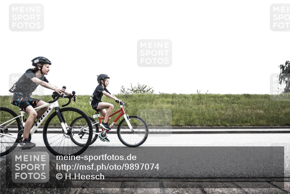 21.06.2026 - 29. Vierlanden-Triathlon H.Heesch http://msf.ph/oto/9897074 21.06.2026 14:59:56 Radfahren 1298, 1308, 1310, 1327 meine-sportfotos.de
