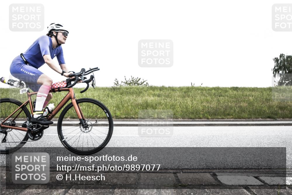 21.06.2026 - 29. Vierlanden-Triathlon H.Heesch http://msf.ph/oto/9897077 21.06.2026 10:17:13 Radfahren 8, 270, 399, 434 meine-sportfotos.de