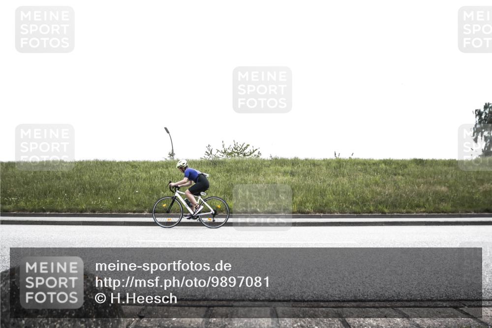 21.06.2026 - 29. Vierlanden-Triathlon H.Heesch http://msf.ph/oto/9897081 21.06.2026 15:00:18 Radfahren 1326 meine-sportfotos.de