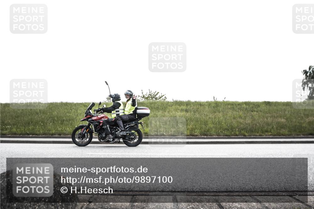 21.06.2026 - 29. Vierlanden-Triathlon H.Heesch http://msf.ph/oto/9897100 21.06.2026 15:03:35 Radfahren  meine-sportfotos.de