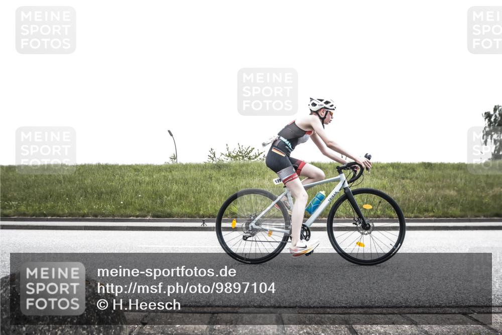 21.06.2026 - 29. Vierlanden-Triathlon H.Heesch http://msf.ph/oto/9897104 21.06.2026 15:03:52 Radfahren  meine-sportfotos.de