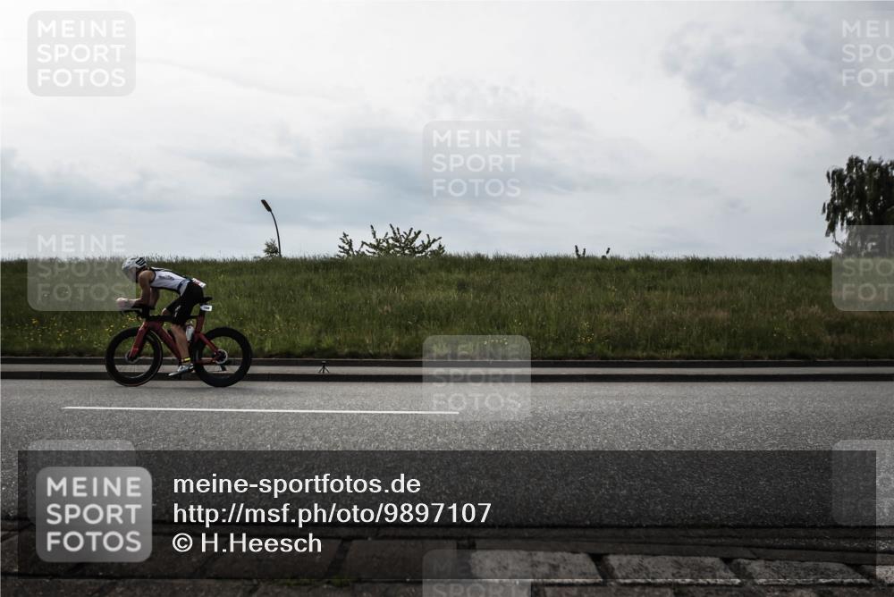 21.06.2026 - 29. Vierlanden-Triathlon H.Heesch http://msf.ph/oto/9897107 21.06.2026 09:19:25 Radfahren 24, 99, 169, 224, 228 meine-sportfotos.de