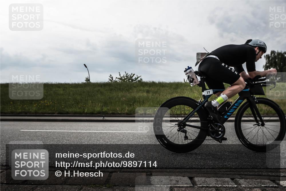 21.06.2026 - 29. Vierlanden-Triathlon H.Heesch http://msf.ph/oto/9897114 21.06.2026 09:19:41 Radfahren 4, 77, 219 meine-sportfotos.de