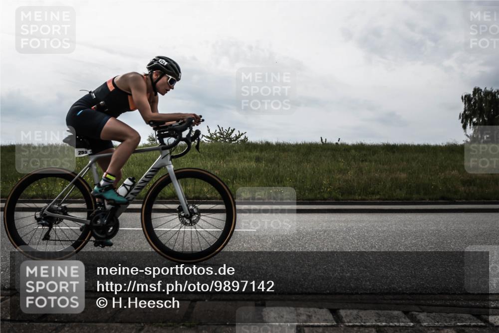 21.06.2026 - 29. Vierlanden-Triathlon H.Heesch http://msf.ph/oto/9897142 21.06.2026 09:20:44 Radfahren 45, 253 meine-sportfotos.de