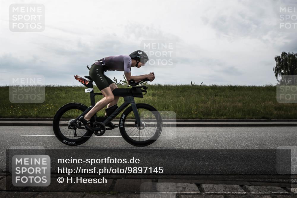 21.06.2026 - 29. Vierlanden-Triathlon H.Heesch http://msf.ph/oto/9897145 21.06.2026 09:20:50 Radfahren 21, 45, 253 meine-sportfotos.de