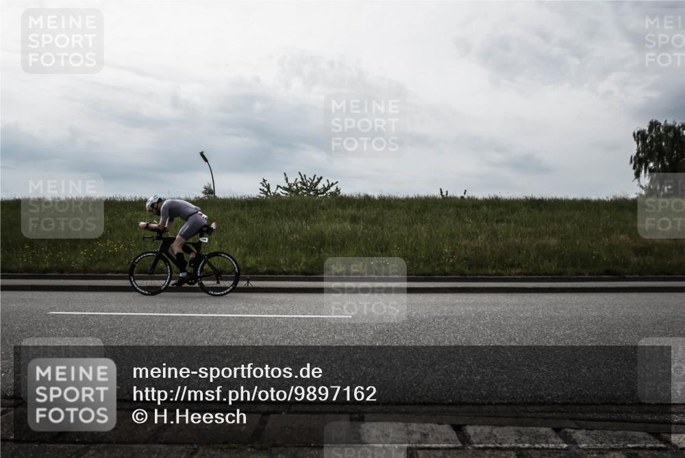 21.06.2026 - 29. Vierlanden-Triathlon H.Heesch http://msf.ph/oto/9897162 21.06.2026 09:21:10 Radfahren 7, 13, 88, 109, 257 meine-sportfotos.de