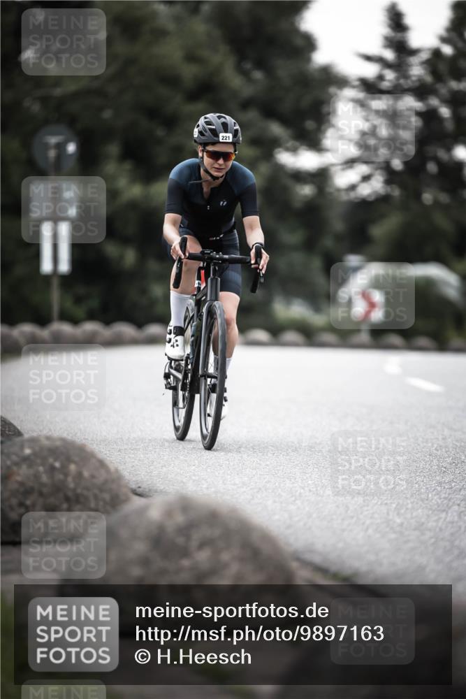 21.06.2026 - 29. Vierlanden-Triathlon H.Heesch http://msf.ph/oto/9897163 21.06.2026 09:59:52 Radfahren 84, 131, 221 meine-sportfotos.de